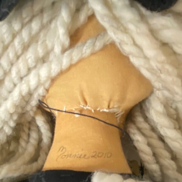 Monnie Wilson Witch Rag Doll Velvet Dress Yarn Hair Frog Signed 2010 Halloween - Picture 5 of 11